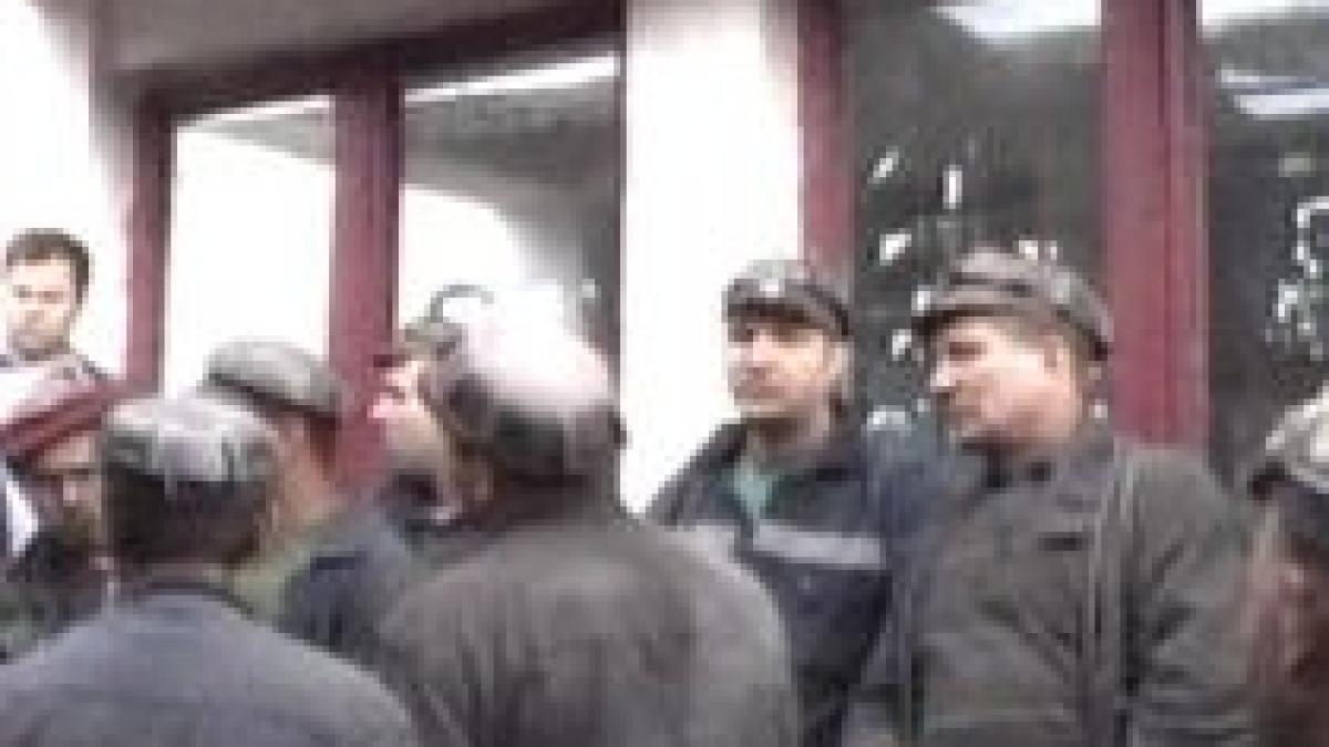minerii de la lupeni si uricani au ramas in subteran in semn de protest fata de salariile mici