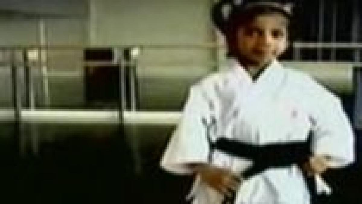 o indianca are centura neagra la karate la numai cinci ani video
