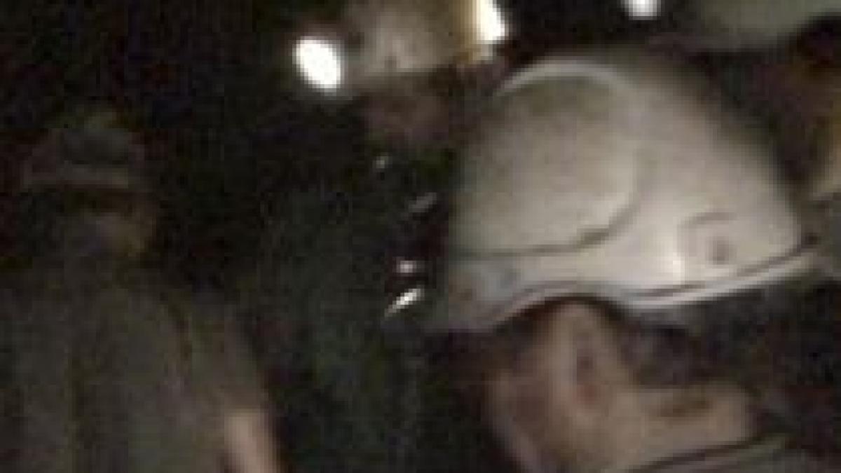 proteste la mina lupeni 70 de mineri refuza sa iasa la suprafata video