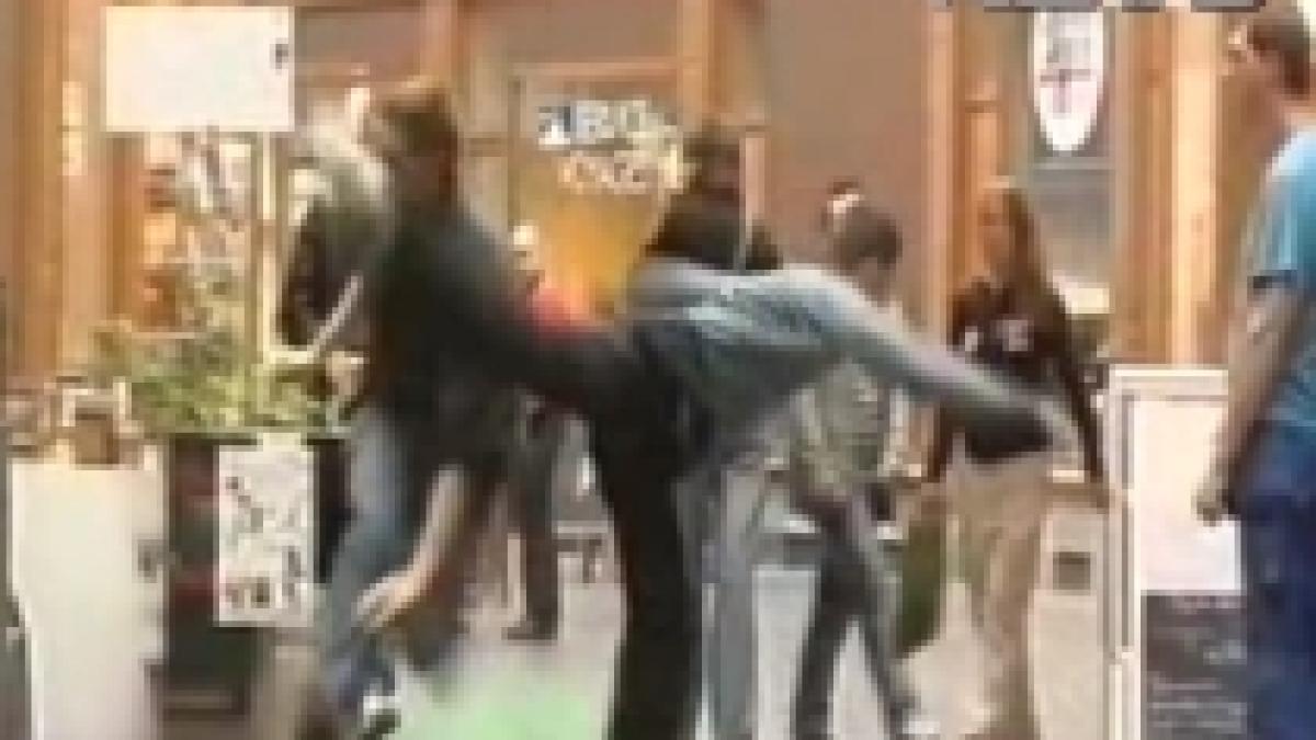 angajatul unui post de televiziune batut in timp ce incerca sa faca o farsa video