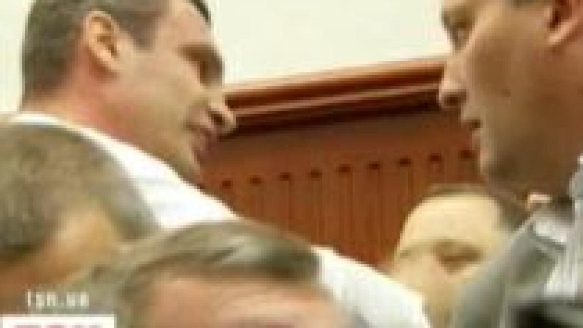 consilierii primariei din kiev printre care si campionul mondial la box vitali klitschko la un pas