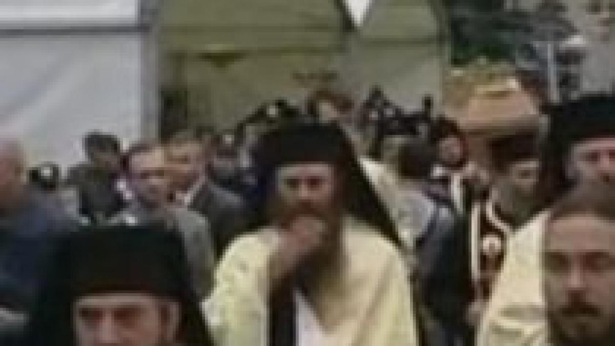 sfanta parascheva sarbatorita de credinciosii din toata tara peste 8 000 de pelerini adunati la iasi
