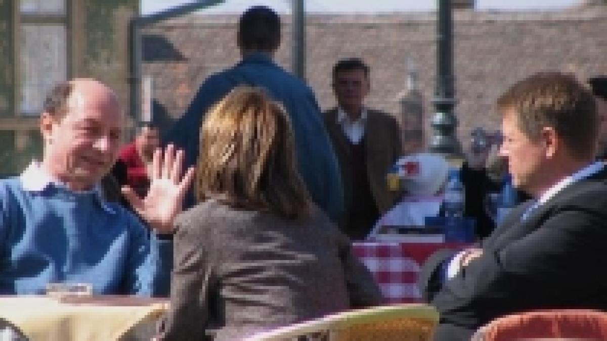 traian basescu si klaus iohannis pe vremea cand se intalneau la o cafea foto