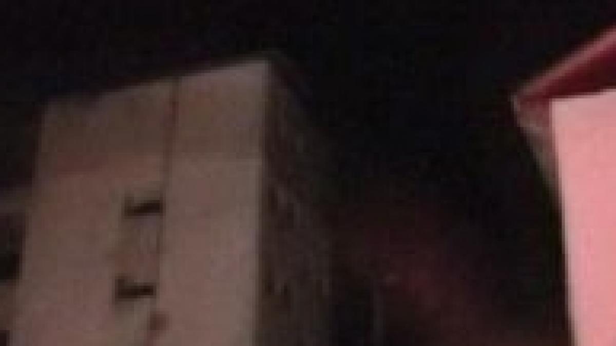 o puternica explozie intr un bloc din roman a aruncat 30 de familii in strada