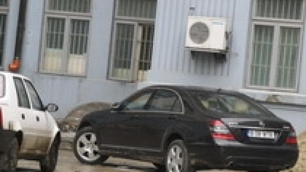 gigi becali deferit justitiei alaturi de un politist si cinci garzi ale sale