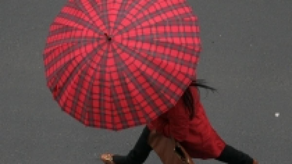 weekendul vine cu vreme urata prognoza meteo pentru urmatoarele doua zile