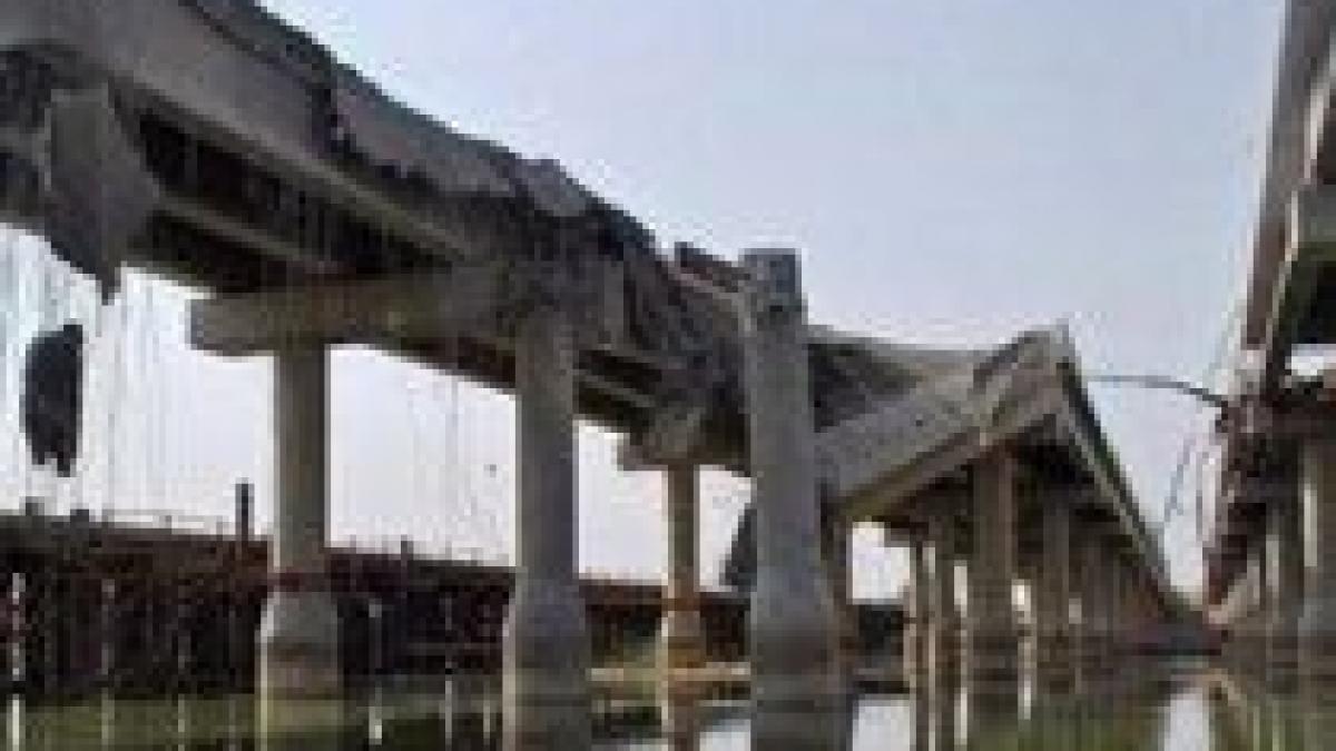 irak pod de mare importanta strategica distrus intr un atentat sinucigas