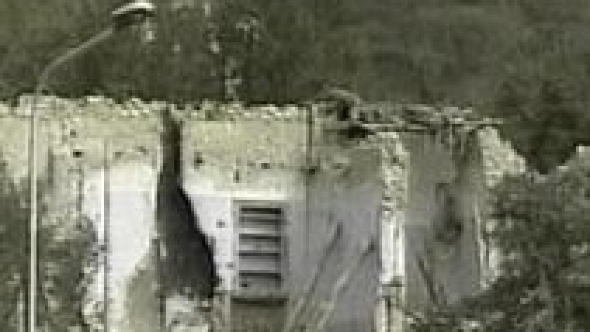 mii de oameni locuiesc inca in corturi la mai bine de sase luni de la cutremurul din l aquila