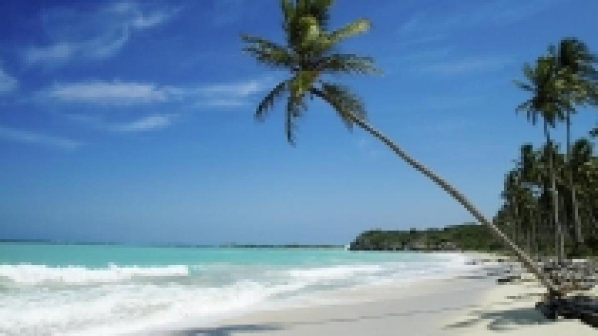 cat costa sa ti petreci sarbatorile de iarna pe o plaja insorita