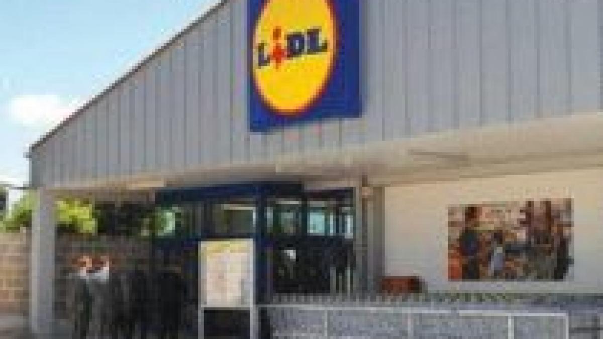 paris o banda de hoti care jefuia un supermarket a luat sase ostatici