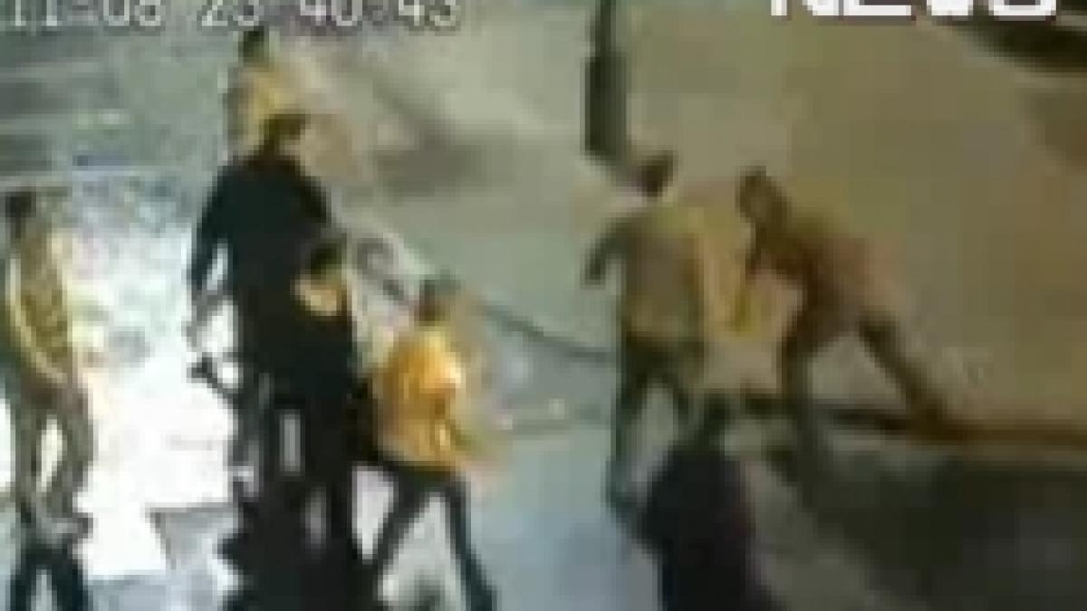 un barbat din marea britanie batut crunt de cinci femei bete video