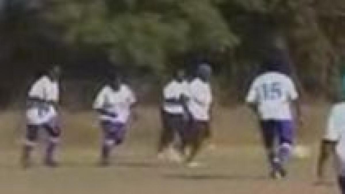 fotbal la varsta a treia cateva bunicute din africa de sud si au facut echipa video