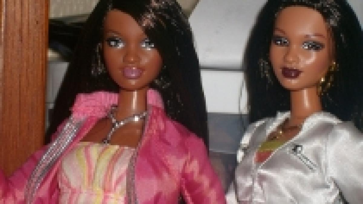 mattel a creat o linie de papusi barbie cu trasaturi afro americane pentru fetitele de culoare