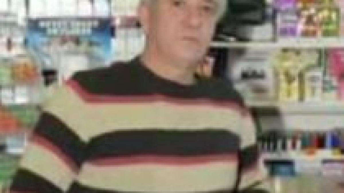 american curajos a amenintat hotii care vroiau sa i jefuiasca benzinaria cu propriile lor arme video