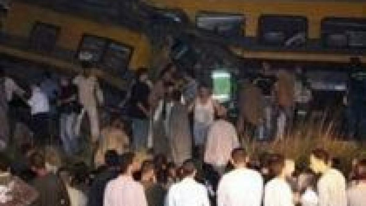 tragedie in egipt 25 de oameni au murit dupa coliziunea a doua trenuri video