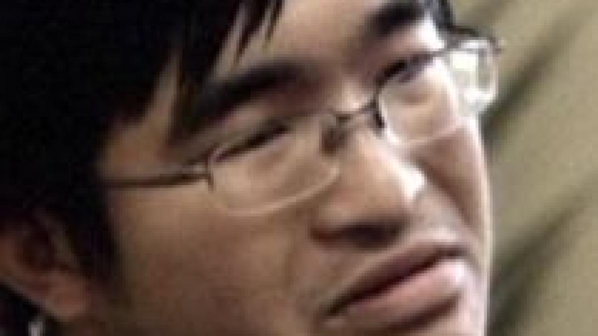 student asiatic batut crunt de politisti americani video