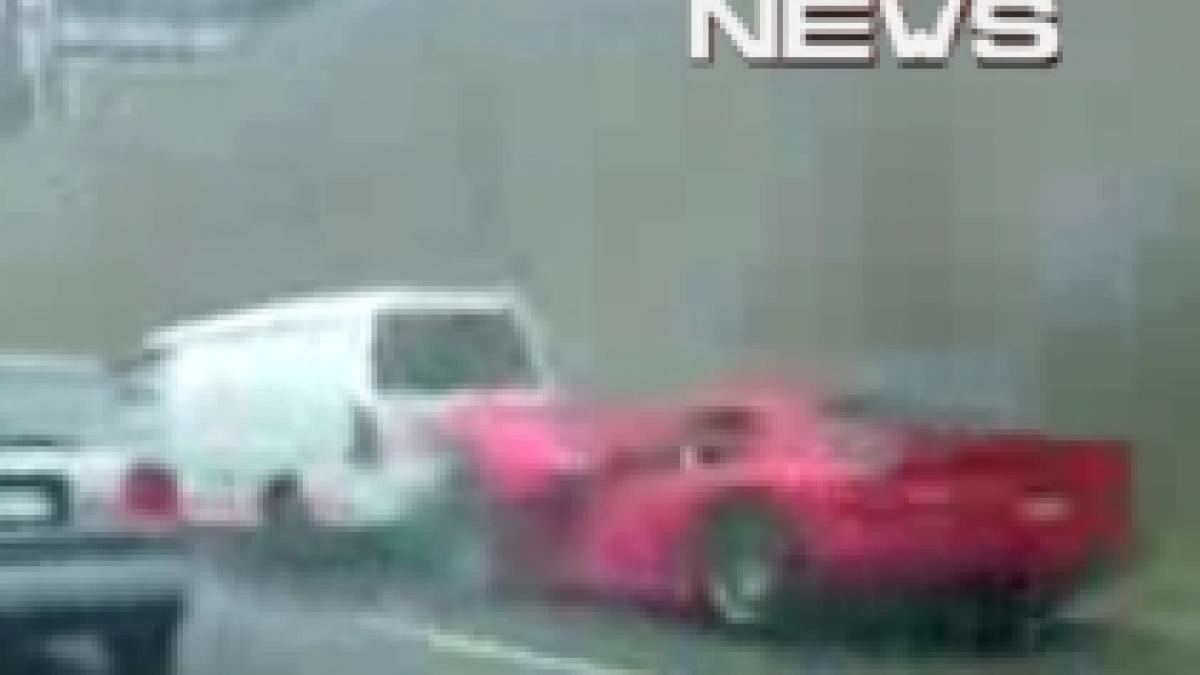 un dodge viper se izbeste de o dubita video