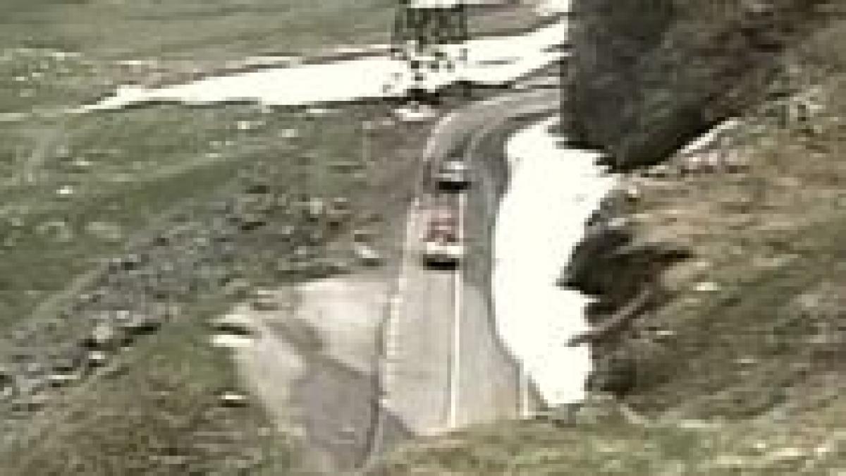 transfagarasanul blocat intre cartisoara si balea lac din cauza ninsorilor