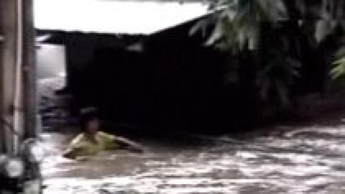 filipine inundatiile provocate de taifunul miranae au ucis cel putin sapte oameni video