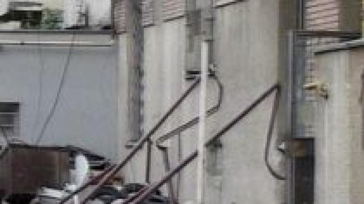 muncitorul care a cazut de pe o schela la statia de epurare glina a murit