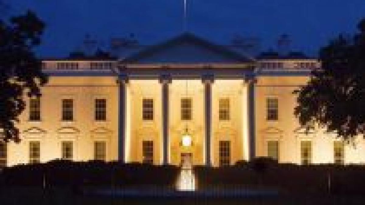 halloween la casa alba copiii au fost intampinati de o fanfara de scheleti video