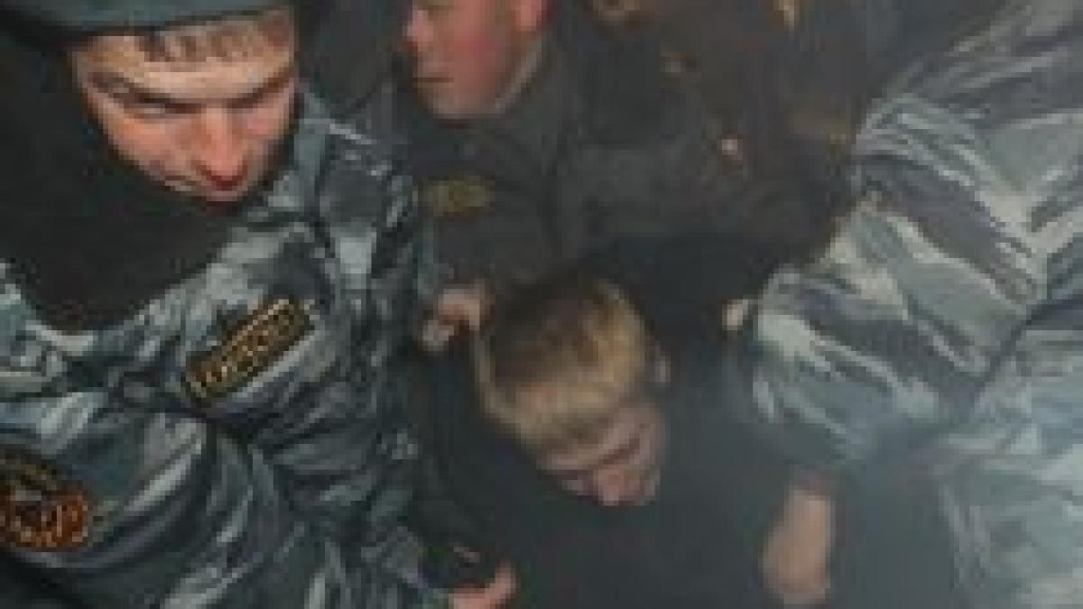 peste 50 de militanti pentru drepturile omului arestati la moscova