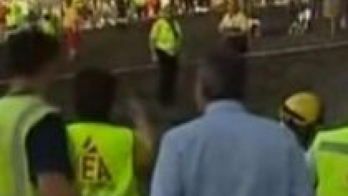 accident pe o plaja din tenerife doua femei au murit strivite dupa o alunecare de teren video