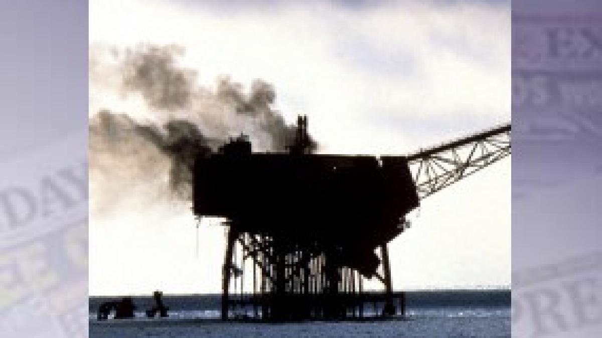 pompierii s au luptat cu flacarile izbucnite pe o platforma petroliera din marea timor