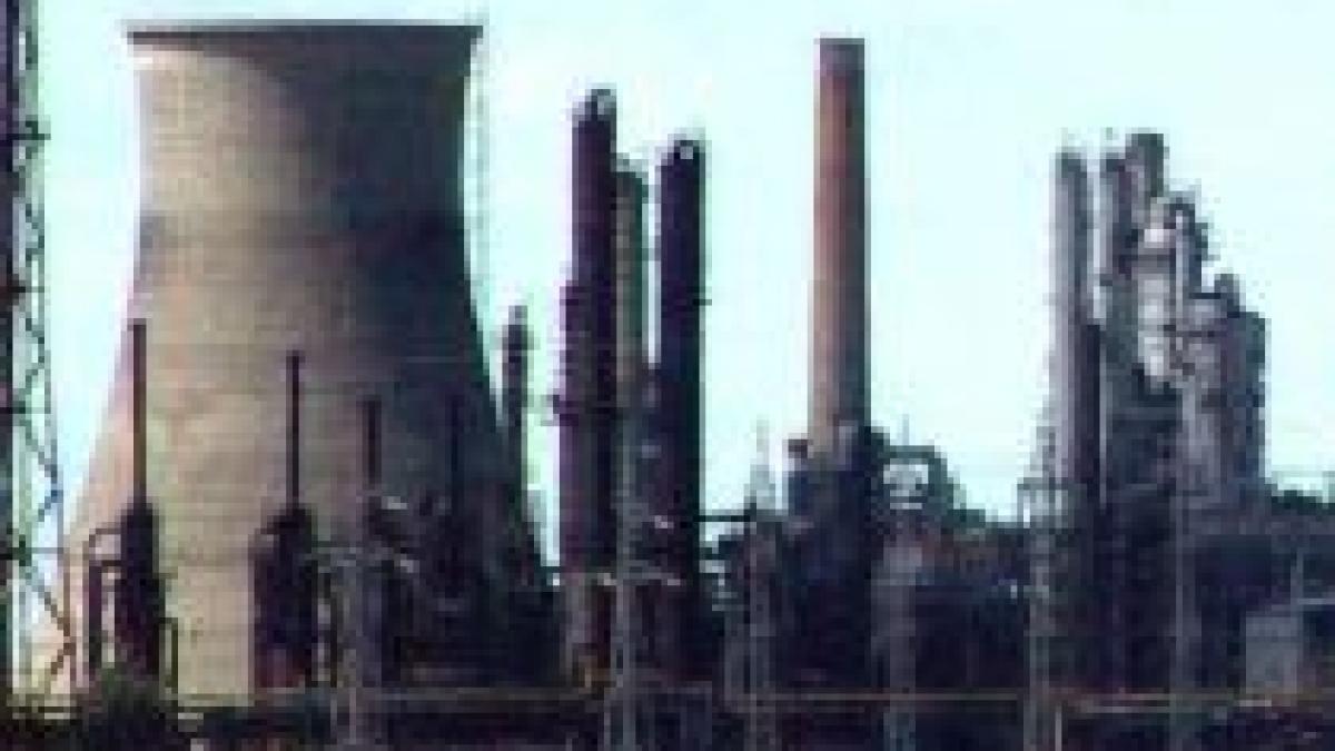 accident de munca la bacau trei muncitori la spital dupa ce o conducta de amoniac s a fisurat