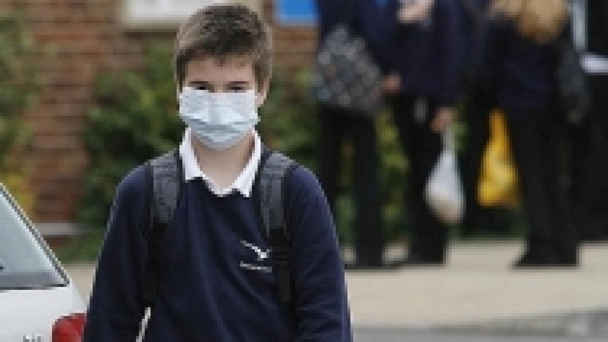 prima universitate inchisa de ah1n1 studentii de la galati stau acasa