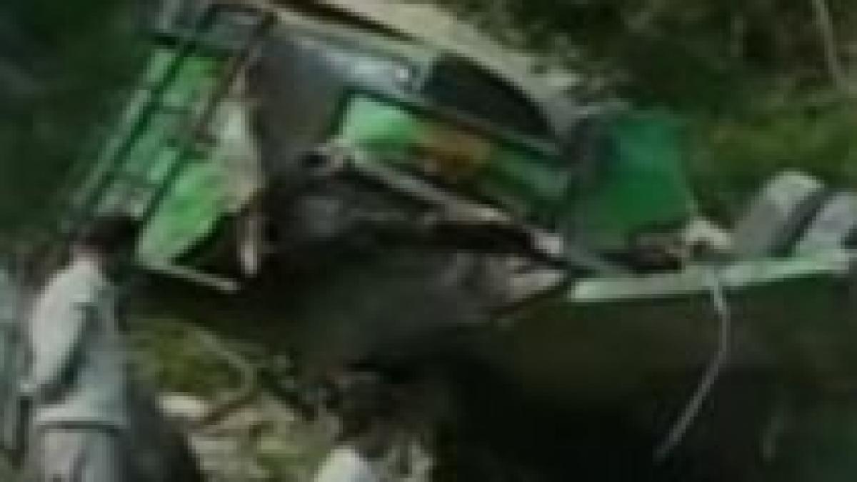 tragedie pe soselele din india 34 de morti si 40 de raniti dupa ce un autobuz s a rasturnat video