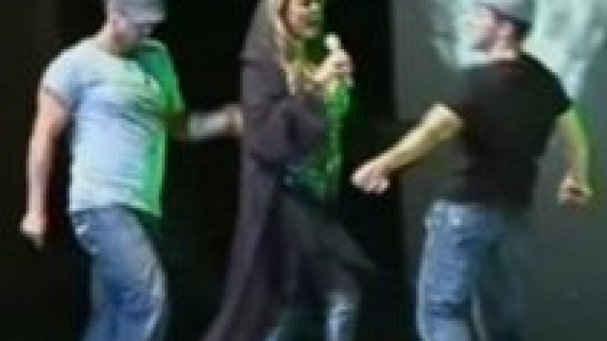 sandra a facut playback si a dezamagit fanii din bucuresti video