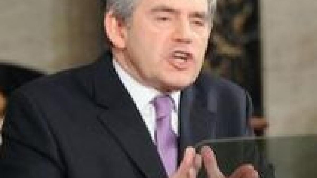 gordon brown propune ca toate bancile sa vireze o taxa intr un buget mondial de criza