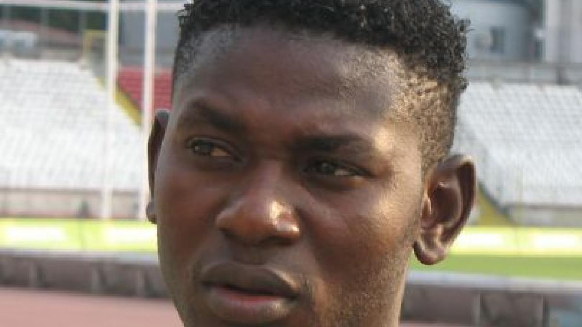 ze kalanga cercetat de politia romana dupa ce a condus un autoturism neinmatriculat video