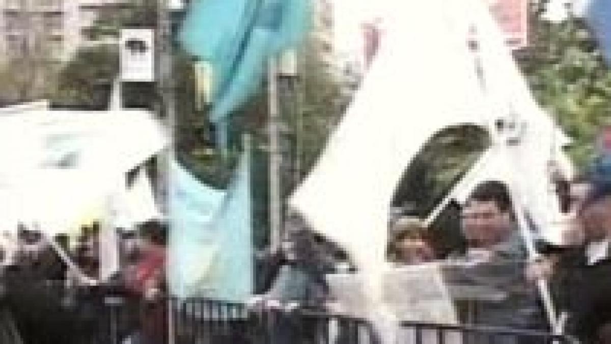 angajatii metrorex incep protestele 200 de oameni picheteaza sediul guvernului timp de doua ore