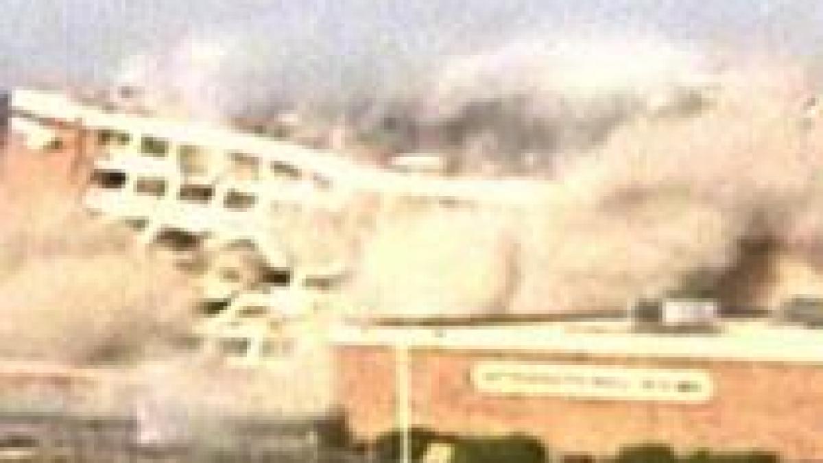 hotel demolat prin implozie in doar patru secunde video