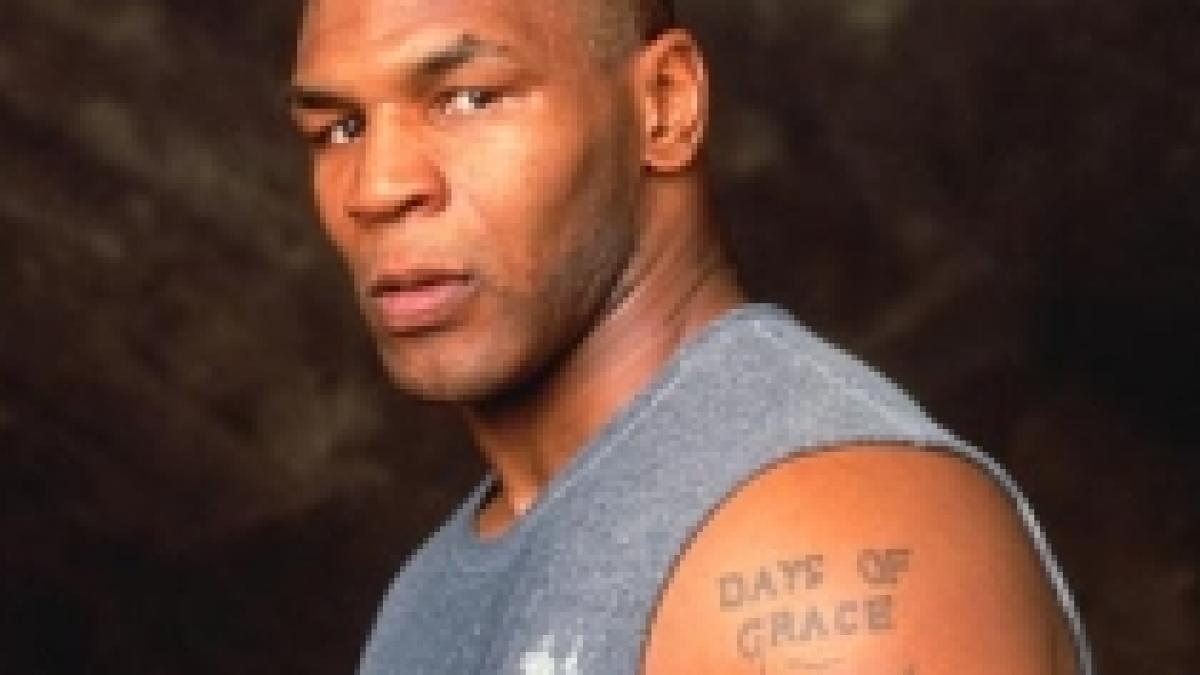 mike tyson o comite din nou s a luat la bataie cu un fotograf pe aeroportul din los angeles