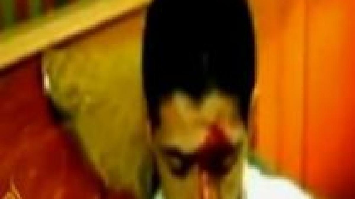 incidente incredibile la cairo jucatorii algeriei atacati si raniti cu pietre video