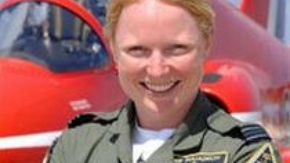 o femeie a fost inclusa in premiera in echipa de acrobatie a fortelor aeriene britanice