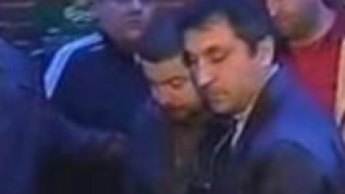 caz socant la craiova un tanar si a ucis logodnica si a adus o cu sicriul in bar video