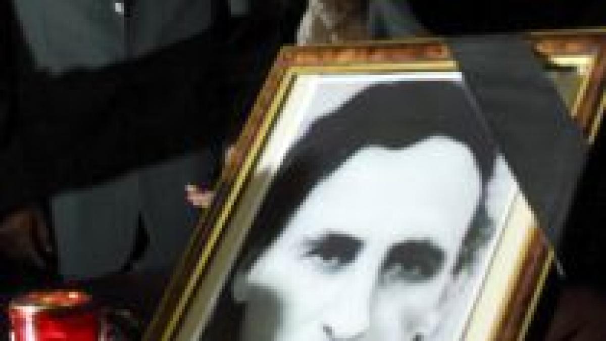 mormantul poetului grigore vieru distrus de un incendiu video