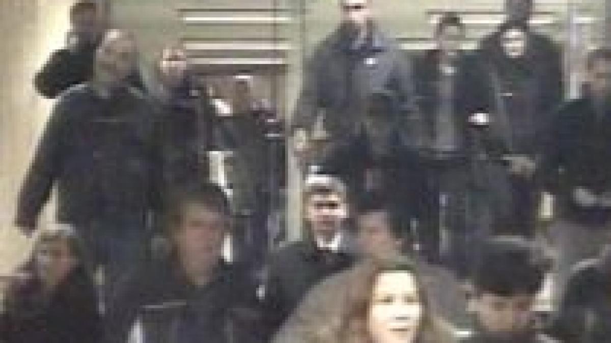 circulatia la metrou reluata pana la ora 23 00 greva continua video