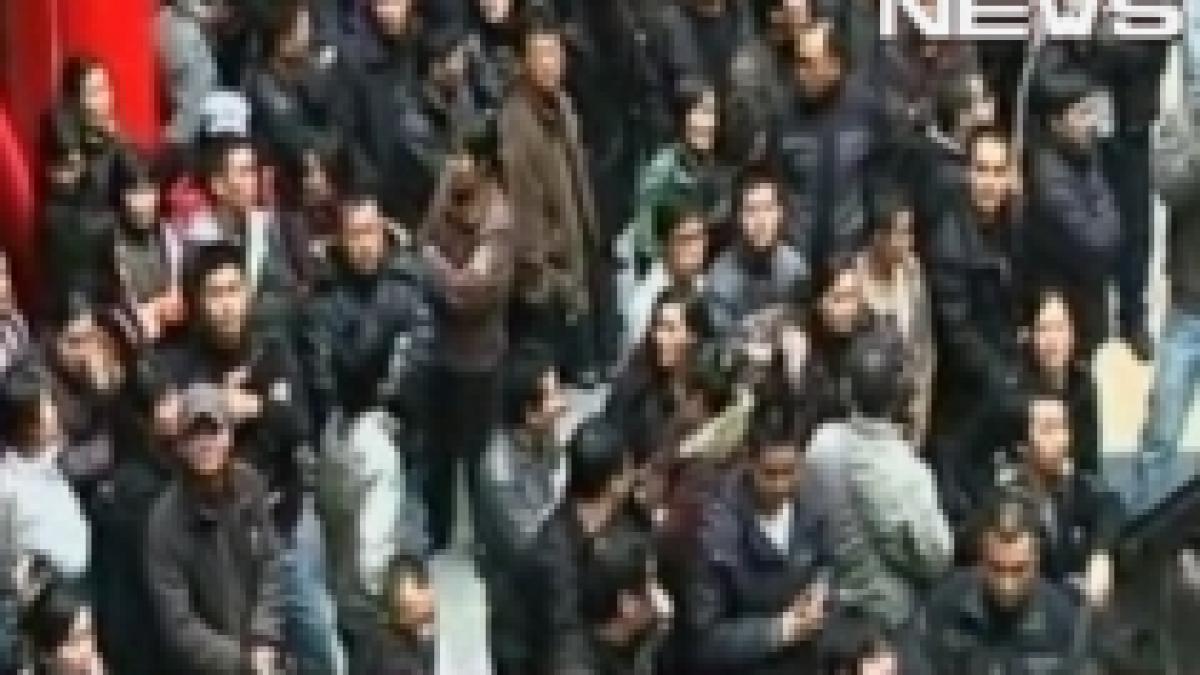 rascoala chinezilor in ilfov 300 de muncitori au distrus bariera unui centru comercial video