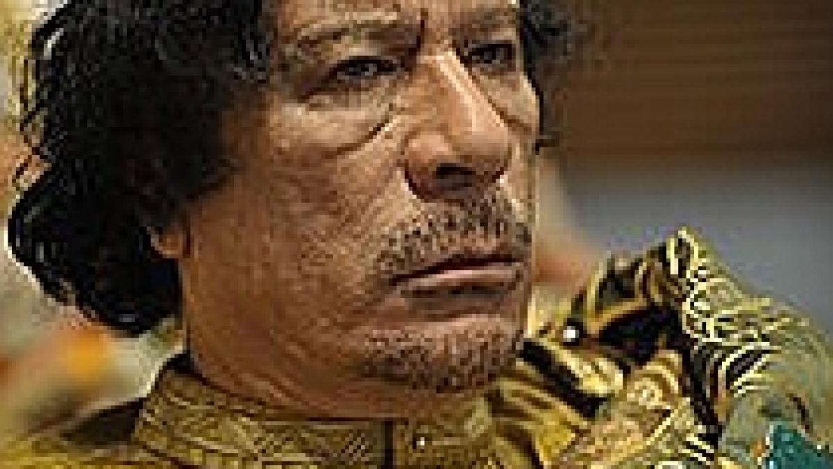 roma colonelul gaddafi a platit 200 modele sa le tina discursuri despre superioritatea islamului