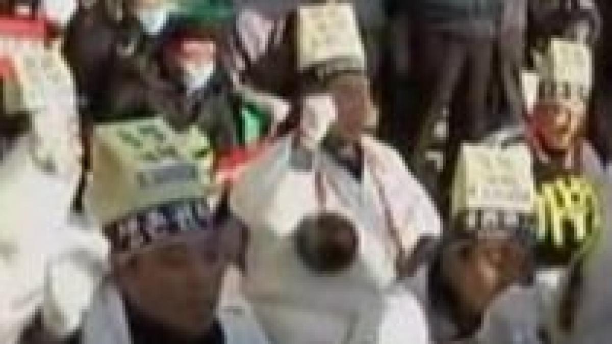 sute de fermieri sud coreeni s au batut cu politistii din seul video