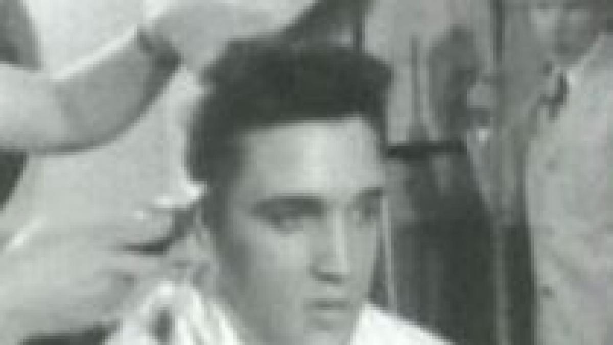 suvita din parul lui elvis presley cumparata la licitatie cu aproape 1 200 de euro