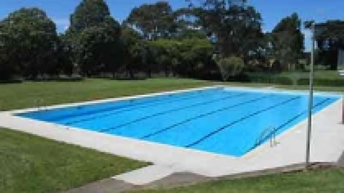 hotelurile cu piscina obligate sa angajeze salvamari