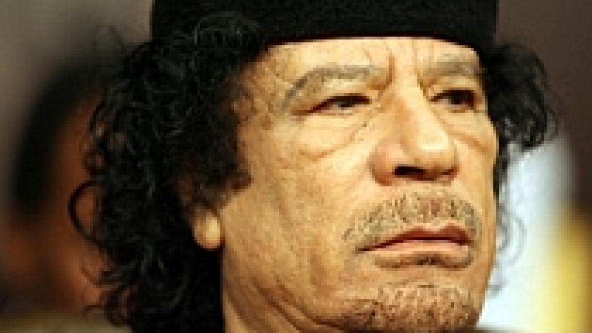 colonelul gaddafi a reusit sa convinga unele modele italiene sa se converteasca la islam