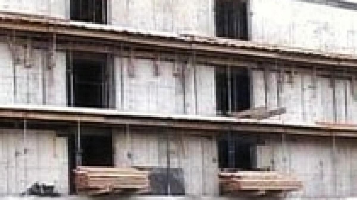 roman mort pe un santier din spania dupa ce s a prabusit o schela