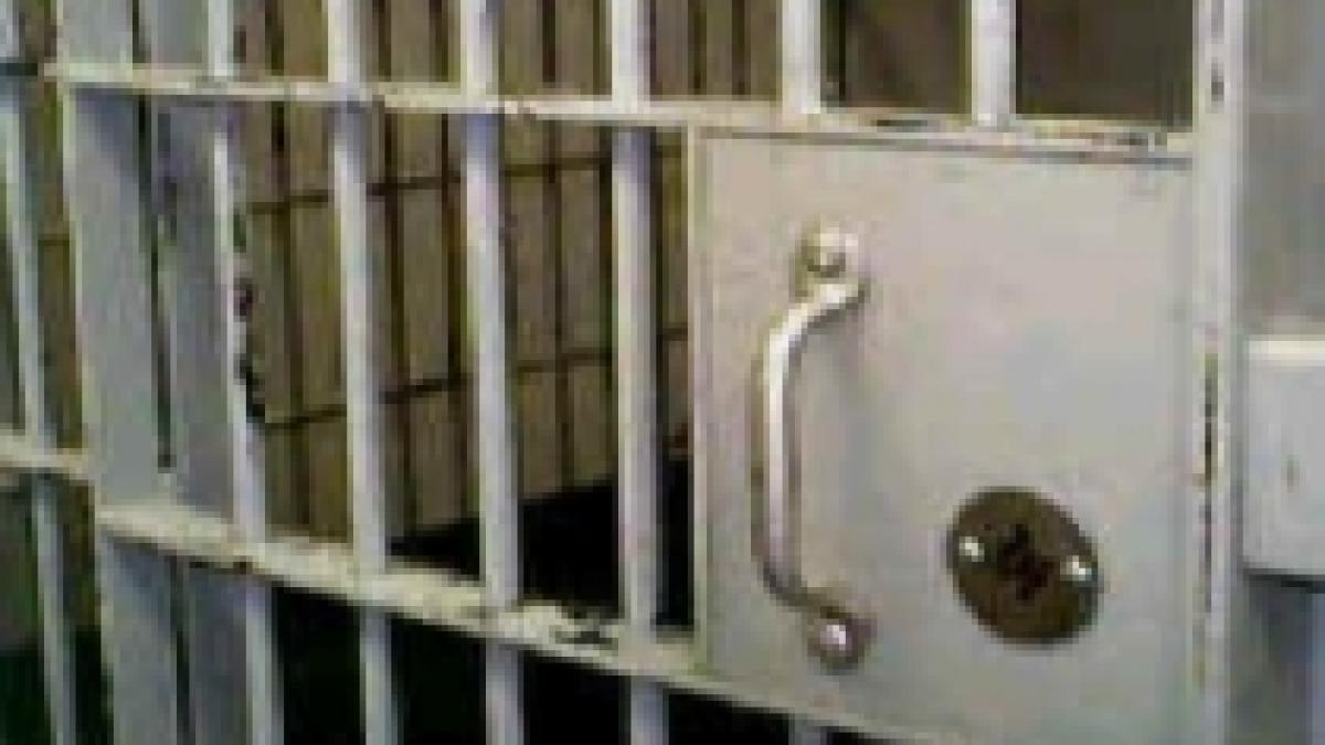 patru politisti vinovati de evadarea celor trei detinuti de la sectia 9